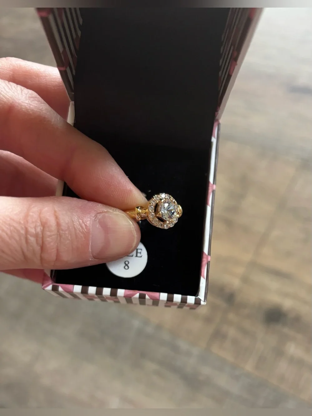 NWT Piatella Jewelry women’s size 8 gold tone halo promise ring with gift box